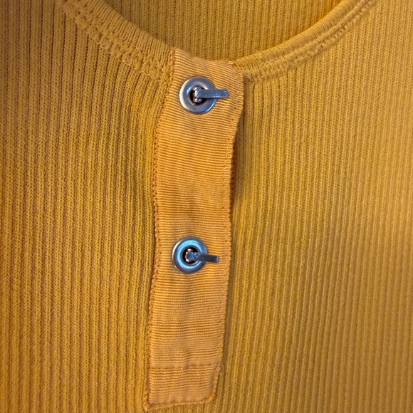 One Girl Who cool clasp front goldenrod yellow ribbed sweater sleeveless XL - Picture 2 of 8